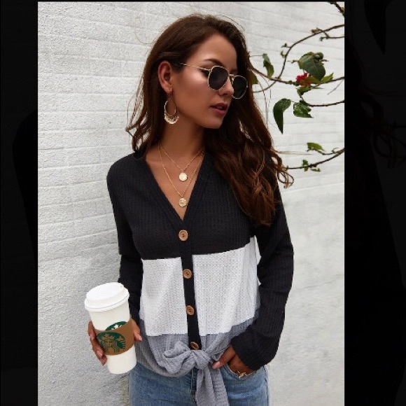 Sweaters - ‼️JUST IN‼️ SMALL colorblock knot hem cardigan